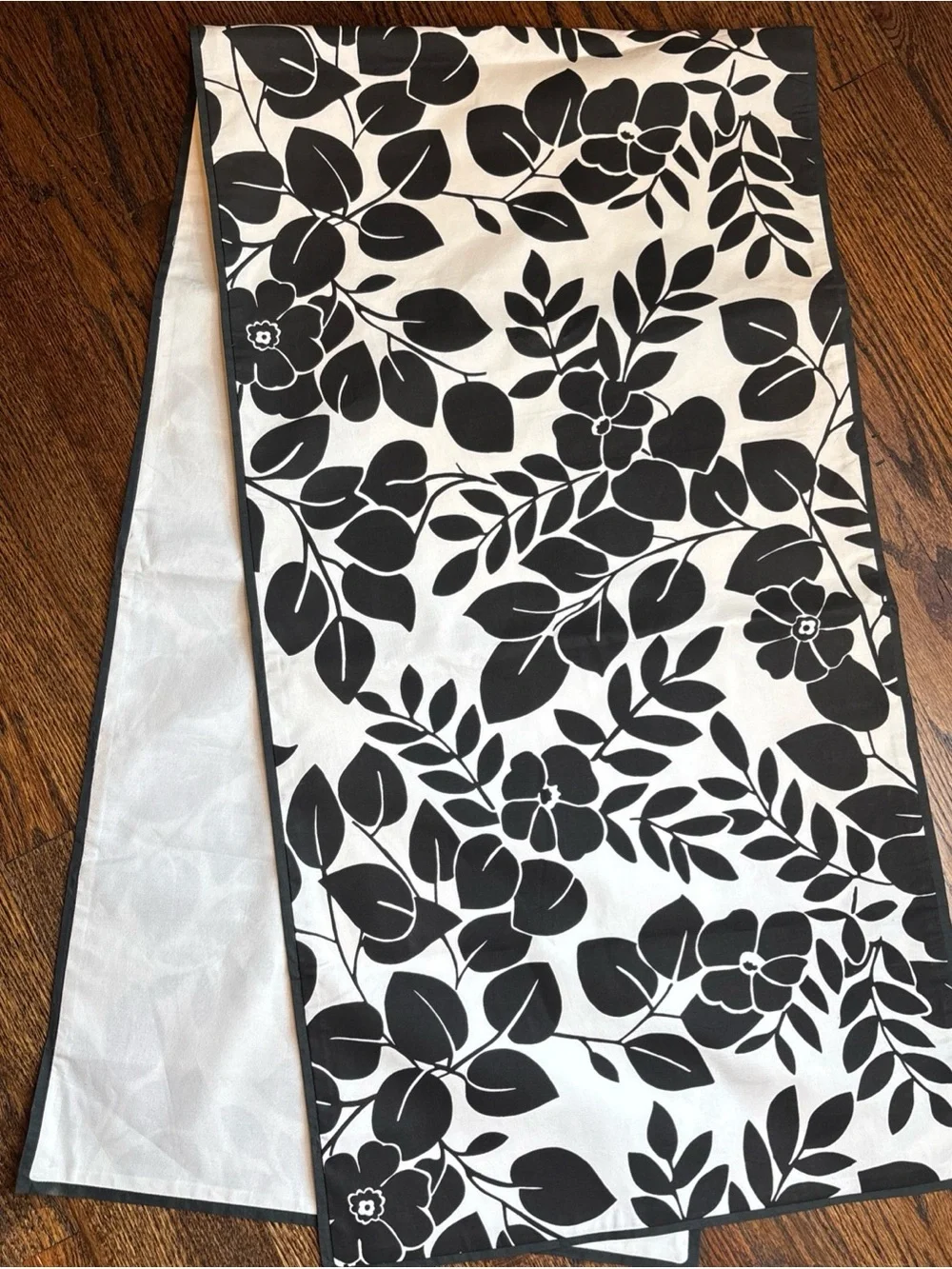 Pottery Barn Black White Floral Leaf Table Runner 18x69.5 Cotton Botanical